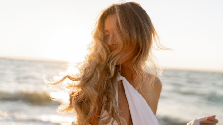 Frizz-free hair in summer: top tips from a beauty expert